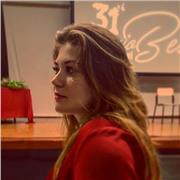 Docente impartisce ripetizioni per studenti liceali sia per materie umanistiche che per materie scientifiche